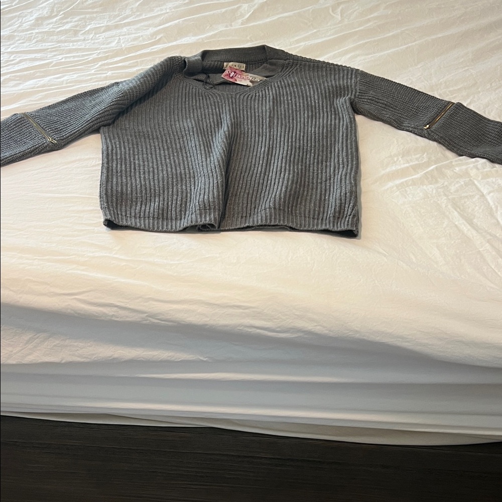 Promesa Charcoal V-Neck Sweater